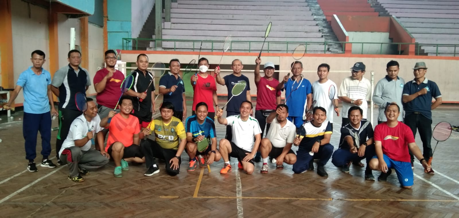 Meriahkan HUT Kota Ke-25, Diskominfostandi Gelar Turnamen Badminton