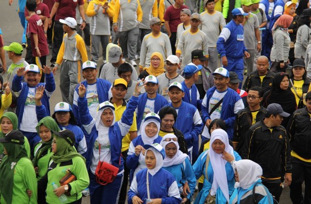 Diskominfostandi Meriahkan Gerak Jalan HUT Kota Bekasi ke 20
