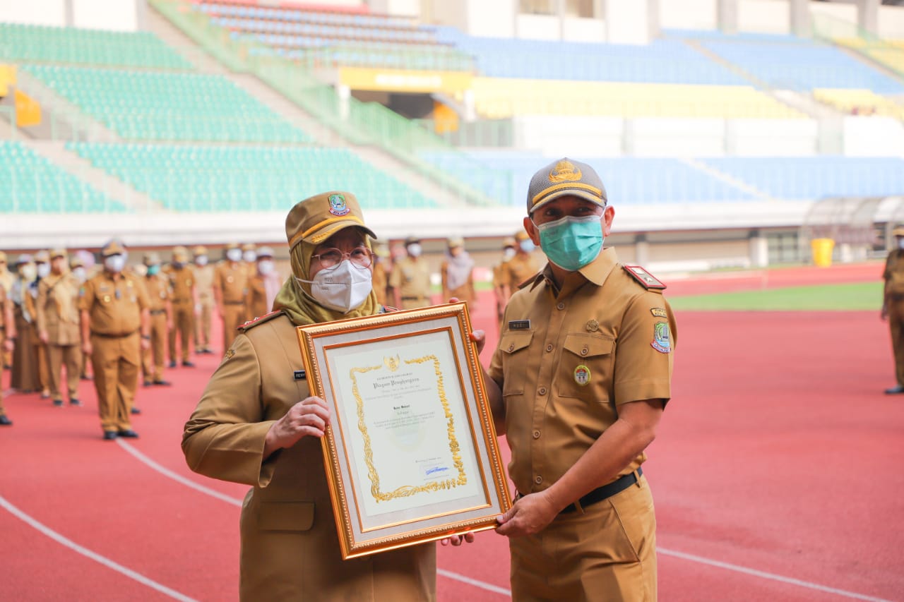 Diskominfostandi Terima Penghargaan Sebagai Kota Dengan Komitmen Implementasi SMKI Tahun 2021