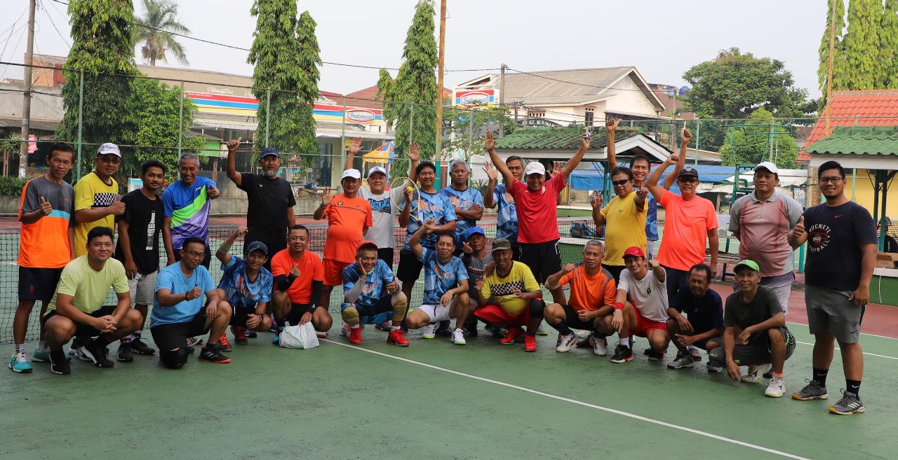 Pelti Kota Bekasi Sambangi Komunitas Tennis di Kota Bekasi.