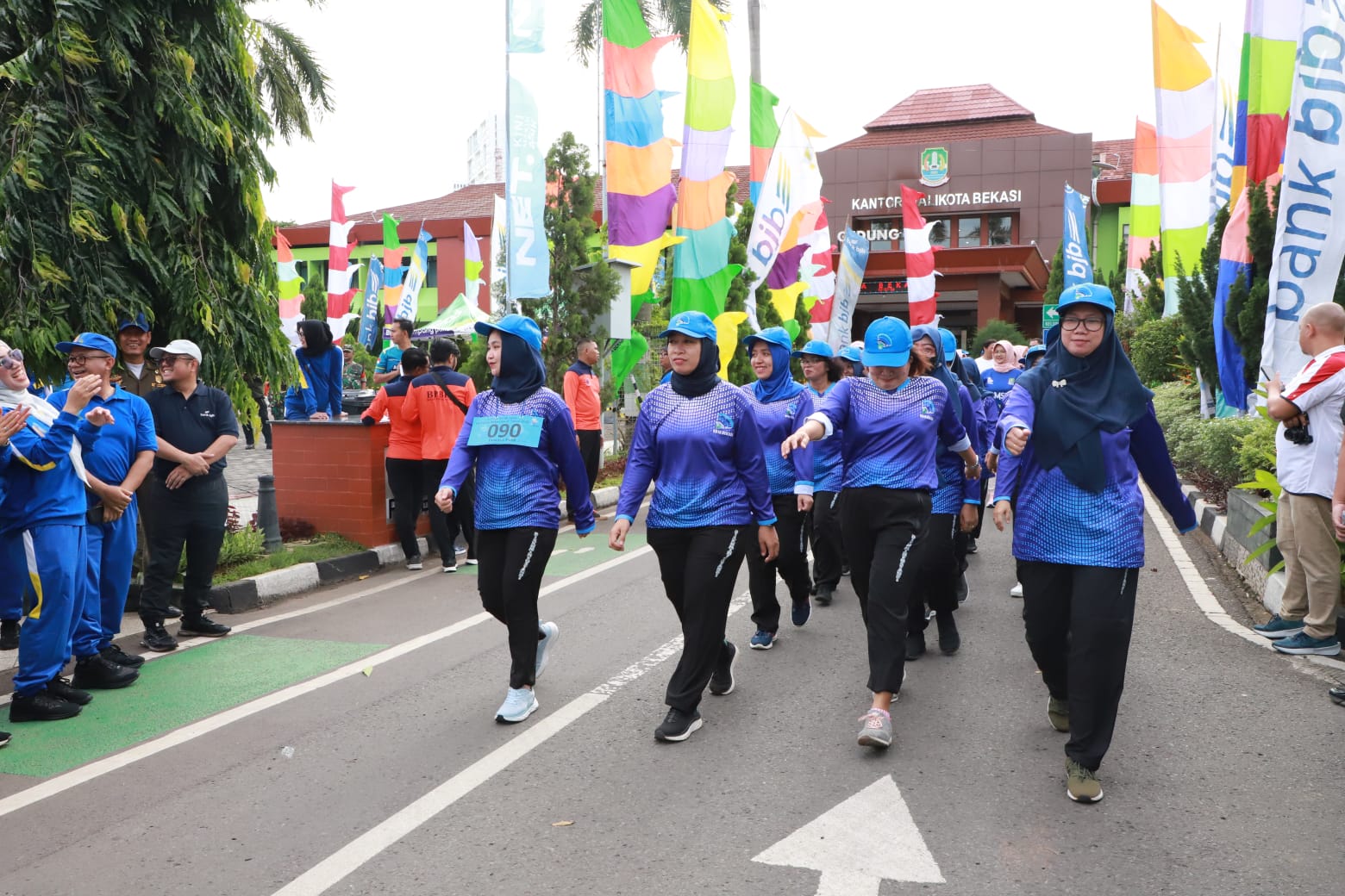 Meriahkan HUT Kota Bekasi ke-27, Diskominfostandi Ikuti Lomba Gerak Jalan