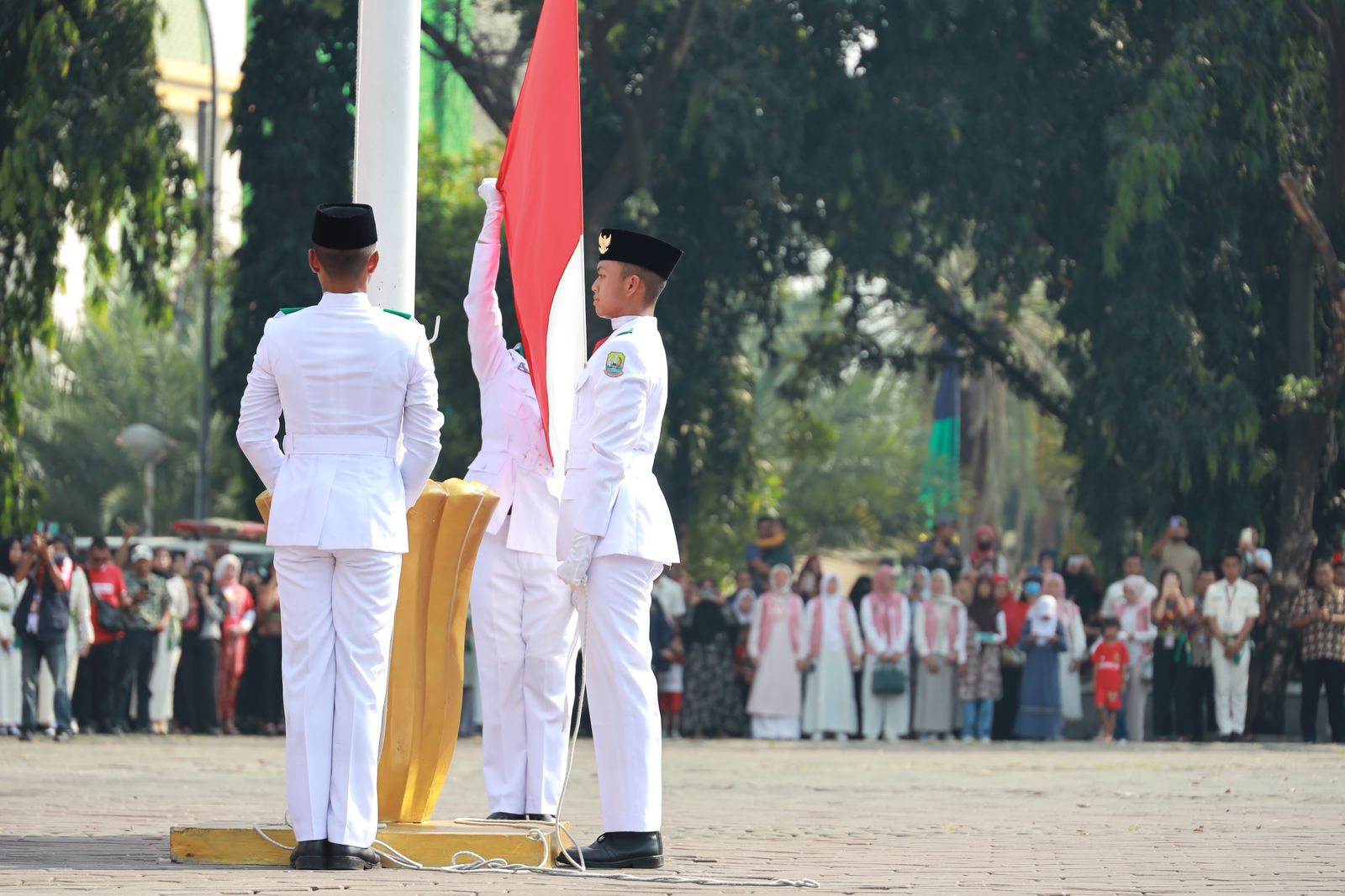 Upacara Pengibaran Bendera Memperingati HUT Ke-79 RI Tingkat Kota Bekasi