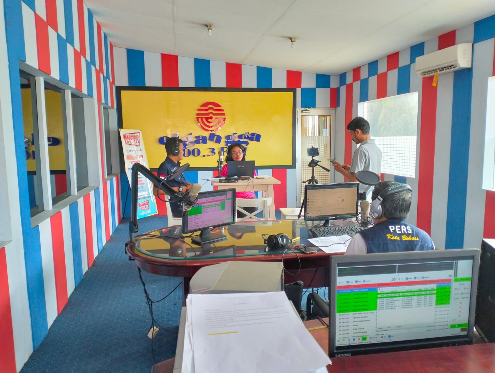 Talkshow Layanan Pengaduan Masyarakat 1500444 pada Radio Lokal di Kota Bekasi