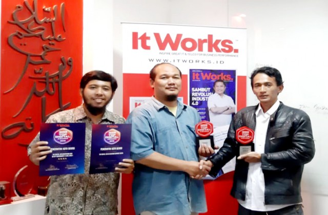 Pemerintah Kota Bekasi Terima Dua Penghargaan TOP IT Digital Awards 2019