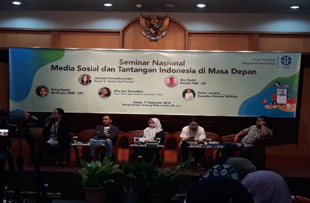 Seminar Nasional, Media Sosial dan Tantangan Indonesia di Masa Depan.
