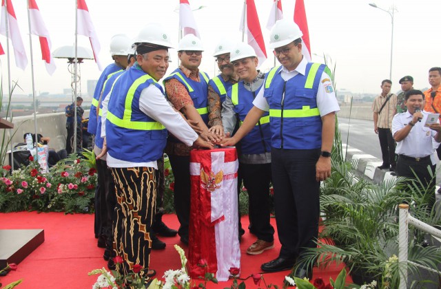 Wali Kota Bekasi dan Gubernur DKI Jakarta Meresmikan Flyover Simpang Rawa Panjang dan Cipendawa.