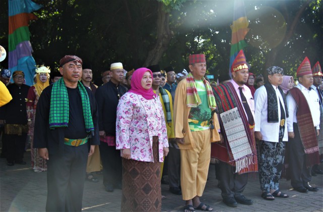 Ragam Baju Adat Nusantara Warnai Upacara HUT Kota Bekasi Ke-23